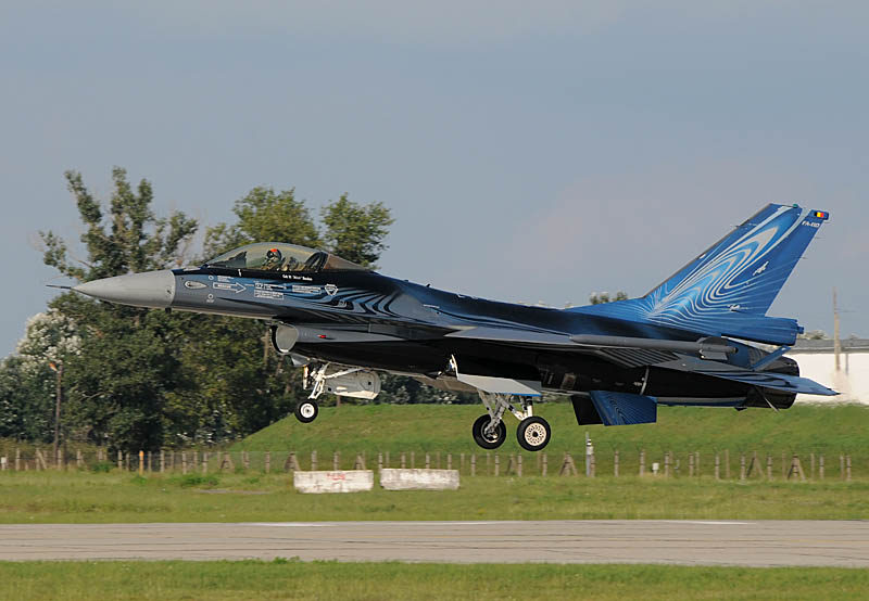 pic 18.jpg - Belgian Air Component  F-16 for the 2010 Airshow season 